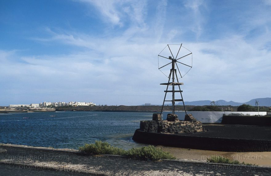 Lanzarote. Mühle in La Santa
November 1994. Spanien. Kanarische Inseln. Lanzarote. Mühle. La Santa
Schlüsselwörter: 1994;Canary Islands;Espana;Islas Canarias;Kanarische Inseln;La Santa;Lanzarote;Mühle;Spain;Spanien