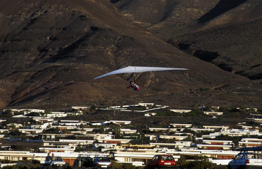 Lanzarote.  Farmara. Windglider Drachenflieger
Dezember 1996. Spanien. Kanarische Inseln. Lanzarote.  Farmara. Windglider Drachenflieger
Schlüsselwörter: 1996;canarias;Canary Islands;Drachenflieger;Farmara;Kanarische Inseln;Lanzarote;Spain;Spanien;Windglider