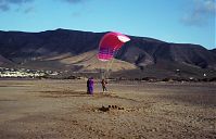 Spanien-Kanarische-Lanzarote-Famara-Drachen-199612-13.jpg