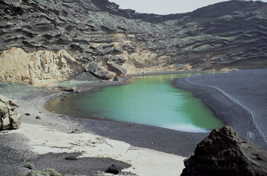 Lanzarote. Famara. El Golfo. Grüne Lagune
Februar 1992. Spanien. Kanarische Inseln. Lanzarote. Famara. El Golfo. Grüne Lagune an der Küste
Schlüsselwörter: 1992;Canary Islands;El Golfo;Espana;Famara;Islas Canarias;Kanarische Inseln;Küste;Lagune;Lanzarote;Spain;Spanien