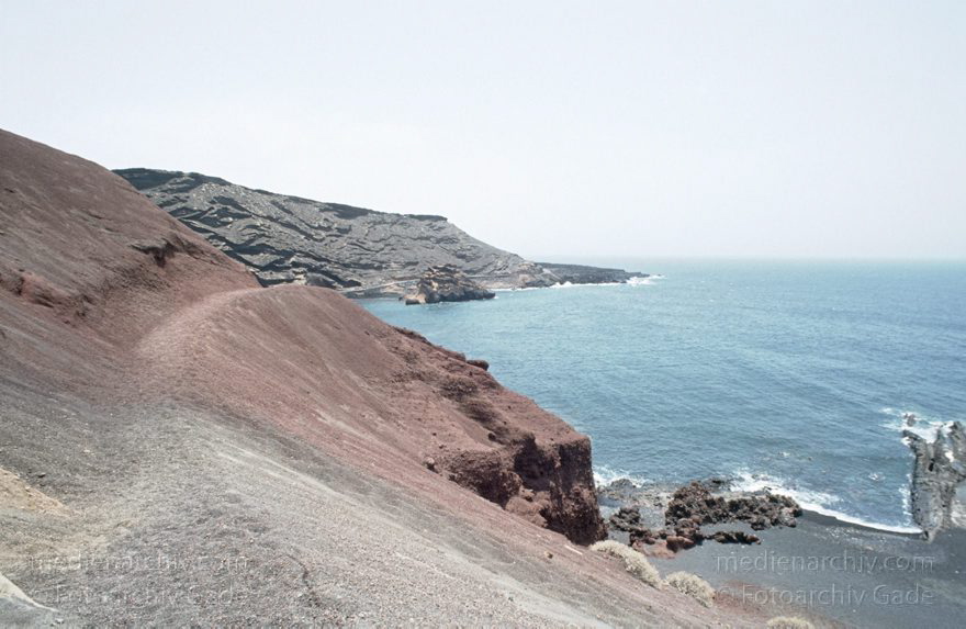 Lanzarote. Famara. El Golfo. Meer. Küste. Atlantik
Juni 1994. Spanien. Kanarische Inseln. Lanzarote. Famara. El Golfo. Meer. Küste. Atlantik
Schlüsselwörter: 1994;Atlantik;Canary Islands;El Golfo;Espana;Famara;Islas Canarias;Kanarische Inseln;Küste;Lanzarote;Meer;Spain;Spanien