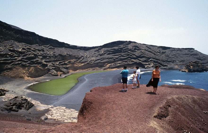 Lanzarote. Famara. El Golfo. Grüne Lagune
Juli 1994. Spanien. Kanarische Inseln. Lanzarote. Famara. El Golfo. Grüne Lagune an der Küste. Meer. Atlantik
Schlüsselwörter: 1994;Atlantik;Canary Islands;El Golfo;Espana;Famara;Islas Canarias;Kanarische Inseln;Lagune;Lanzarote;Meer;Spain;Spanien
