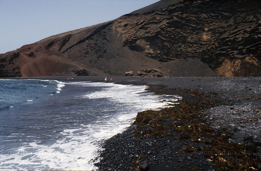 Lanzarote. Famara. El Golfo. Grüne Lagune
Juli 1994. Spanien. Kanarische Inseln. Lanzarote. Famara. El Golfo. Grüne Lagune an der Küste.  Meer. Atlantik
Schlüsselwörter: 1994;Atlantik;Canary Islands;El Golfo;Espana;Famara;Islas Canarias;Kanarische Inseln;Lagune;Lanzarote;Meer;Spain;Spanien