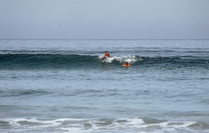 Lanzarote. Famara. Küste. Meer. Surfer. Wellenreiter
November 1994. Spanien. Kanarische Inseln. Lanzarote. Famara. Küste. Meer. Atlantik. Surfer. Wellenreiter
Schlüsselwörter: 1994;Atlantik;Canary Islands;Espana;Famara;Islas Canarias;Kanarische Inseln;Küste;Lanzarote;Meer;Spain;Spanien;Surfer;Wellenreiter