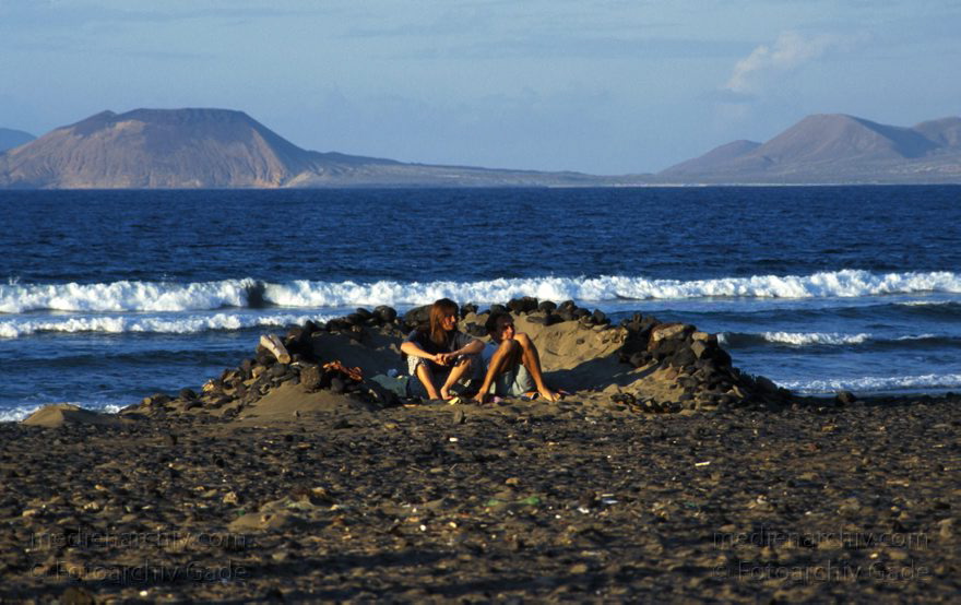 Lanzarote. Famara. Küste. Meer. Strand
Dezember 1996. Spanien. Kanarische Inseln. Lanzarote. Famara. Küste. Meer. Atlantik. Strand. La Graciosa im Hintergrund
Schlüsselwörter: 1996;Atlantik;Canary Islands;Espana;Famara;Islas Canarias;Kanarische Inseln;Küste;Lanzarote;Meer;Spain;Spanien