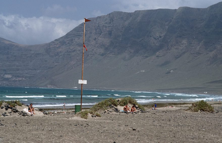 199x.  Lanzarote. Famara. Strand. Meer. Küste. Berge
199x. Spanien. Kanarische Inseln. Lanzarote. Famara. Strand. Meer. Küste. Atlantik. Berge
Schlüsselwörter: 199x;Atlantik;Berge;Canary Islands;Espana;Famara;Islas Canarias;Kanarische Inseln;Lanzarote;Meer;Spain;Spanien;Strand