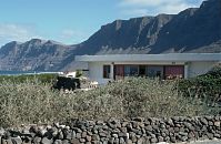 Spanien-Kanarische-Lanzarote-Famara-199x-262.jpg