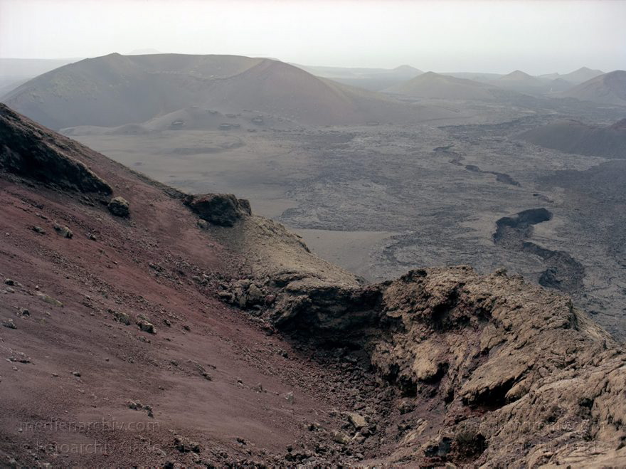Lanzarote. Spain. Canary Islands. Espana. Islas Canarias.
März 1992. Spanien. Kanarische Inseln. Lanzarote. Feuerberge. Vulkane. Lava. Krater.  - Spain. Canary Islands. - Espana. Islas Canarias. Montañas del Fuego
Schlüsselwörter: 1992;Canary Islands;Espana;Feuerberge;Islas Canarias;Kanarische Inseln;Krater;Lanzarote;Lava;Montañas del Fuego;Spain;Spanien;Vulkane