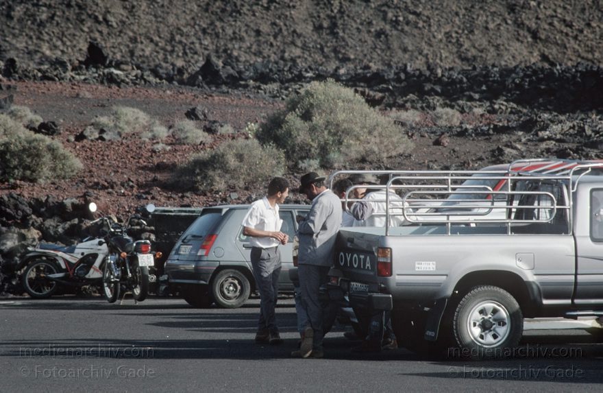 Lanzarote. Feuerberge. Nationalpark Timanfaya - Montañas del Fuego.
November 1994. Lanzarote. Kanarische Inseln. Spanien. Feuerberge - Nationalpark Timanfaya. Vulkane. Lava.
Schlüsselwörter: 1994;Canary Islands;Feuerberge;Islas Canarias;Kanarische Inseln;Lanzarote;Lava;Montañas del Fuego;Nationalpark Timanfaya;Parque Nacional de Timanfaya;Spain;Spanien;Vulkane