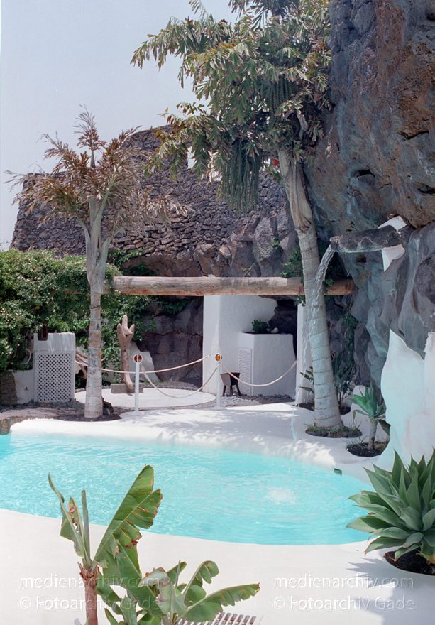 Lanzarote. Tahiche. Fundación César Manrique
12. 7. 1994. Spanien. Kanarische Inseln. Lanzarote. Tahiche. Fundación César Manrique (Stiftung César Manrique) Museum. -  Spain. Canary Islands. Espana. Islas Canarias
Schlüsselwörter: 1994;canarias;Canary Islands;Fundación César Manrique;Kanarische Inseln;Lanzarote;Spain;Spanien;Tahiche