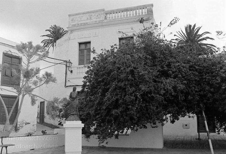 Lanzarote. Haria
4. 3. 1992. Spanien. Kanarische Inseln. Lanzarote. Haria
Schlüsselwörter: 1992;canarias;Canary Islands;Haria;Kanarische Inseln;Lanzarote;Spain;Spanien