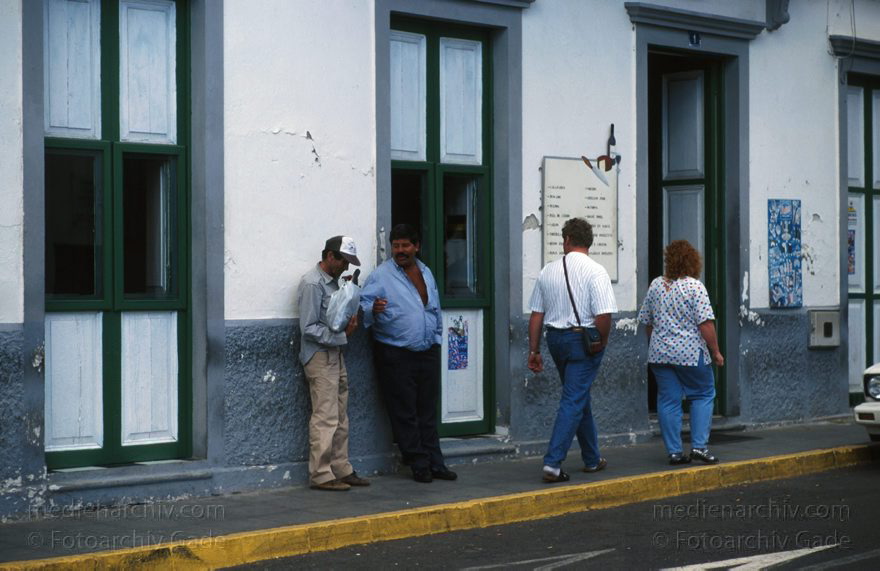 Lanzarote. Haria
April 1995. Spanien. Kanarische Inseln. Lanzarote. Haria
Schlüsselwörter: 1995;canarias;Canary Islands;Haria;Kanarische Inseln;Lanzarote;Spain;Spanien