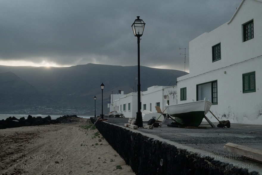 Lanzarote. Famara. La Caleta
Juli 1992. Spanien. Kanarische Inseln. Lanzarote. Famara. La Caleta
Schlüsselwörter: 1992;Canary Islands;Espana;Famara;Islas Canarias;Kanarische Inseln;La Caleta;Lanzarote;Spain;Spanien