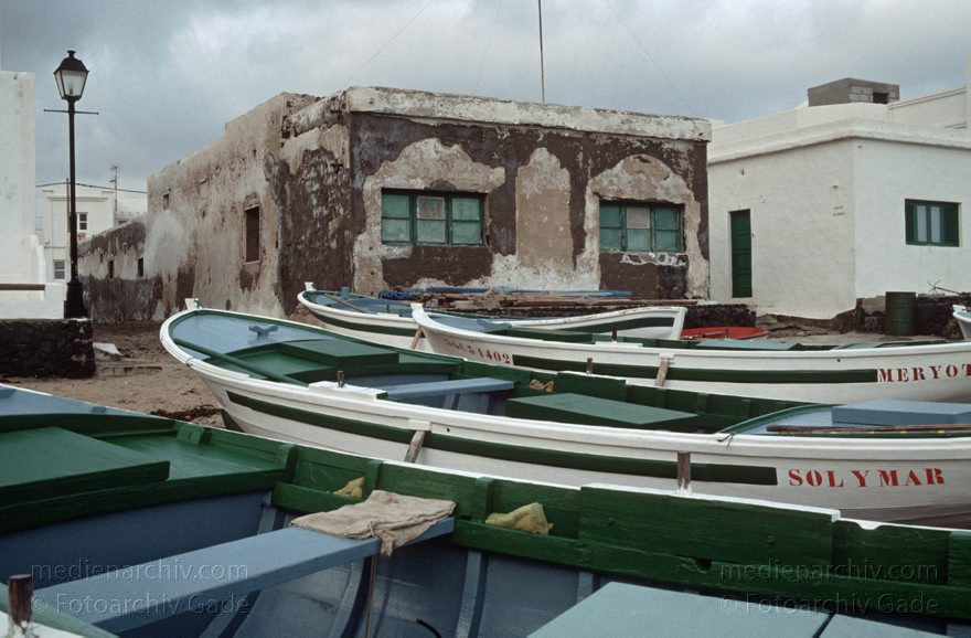 Lanzarote. Famara. La Caleta. Fischerboote am Hafen
Juli 1992. Spanien. Kanarische Inseln. Lanzarote. Famara. La Caleta. Fischerboote am Hafen
Schlüsselwörter: 1992;Canary Islands;Espana;Famara;Fischerboote;Hafen;Islas Canarias;Kanarische Inseln;La Caleta;Lanzarote;Spain;Spanien