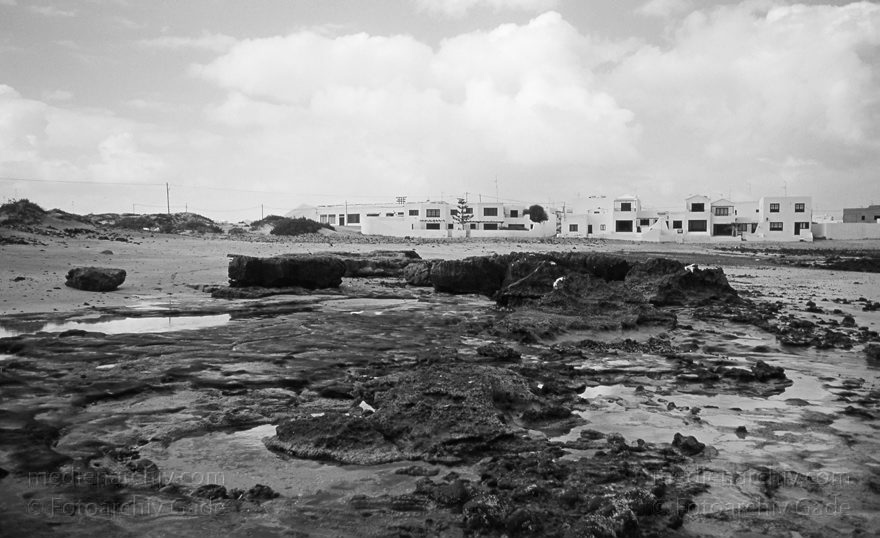 Lanzarote. Famara. La Caleta
Juli 1994. Spanien. Kanarische Inseln. Lanzarote. Famara. La Caleta
Schlüsselwörter: 1994;Canary Islands;Espana;Famara;Islas Canarias;Kanarische Inseln;La Caleta;Lanzarote;Spain;Spanien