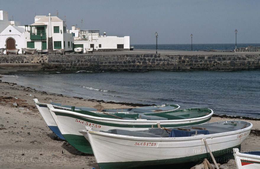 Lanzarote. Famara. La Caleta. Fischerboote am Hafen
November 1994. Spanien. Kanarische Inseln. Lanzarote. Famara. La Caleta. Fischerboote am Hafen
Schlüsselwörter: 1994;Atlantik;Boote;Canary Islands;Espana;Famara;Fischerboote;Hafen;Islas Canarias;Kanarische Inseln;La Caleta;Lanzarote;Meer;Spain;Spanien