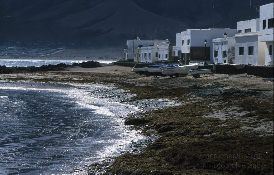 Lanzarote. Famara. La Caleta. Fischerdorf
April 1995. Spanien. Kanarische Inseln. Lanzarote. Famara. La Caleta. Fischerdorf
Schlüsselwörter: 1995;Canary Islands;Espana;Famara;Islas Canarias;Kanarische Inseln;La Caleta;Lanzarote;Spain;Spanien