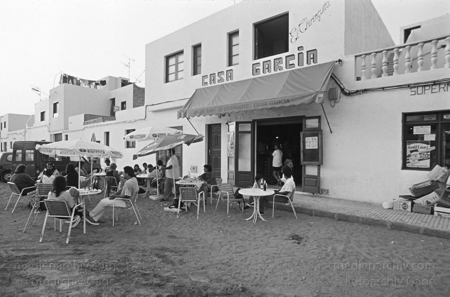 199x.  Lanzarote. Famara. La Caleta
199x. Spanien. Kanarische Inseln. Lanzarote. Famara. La Caleta
Schlüsselwörter: 1992;Canary Islands;Espana;Famara;Islas Canarias;Kanarische Inseln;La Caleta;Lanzarote;Spain;Spanien