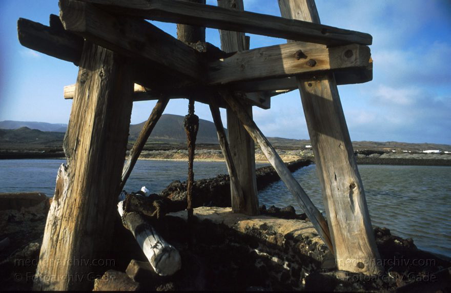 April 1995. Spanien. Kanarische Inseln. Lanzarote. Saline in Los Cocoteros. Meersalzgewinnung.
Schlüsselwörter: 1995;Kanarische Inseln;La Graciosa;Lanzarote;Meersalz;Saline;Salz;Spanien