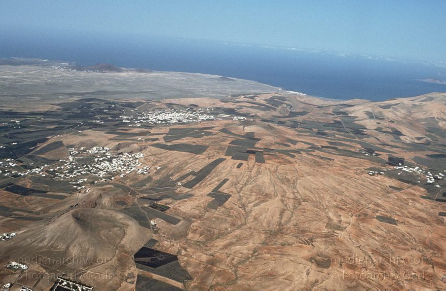 Lanzarote. Luftaufnahme
November 1994. Spanien. Kanarische Inseln. Lanzarote. Luftaufnahme
Schlüsselwörter: 1994;Canary Islands;islas canarias;Kanarische Inseln;Lanzarote;Luftaufnahme;Spain;Spanien