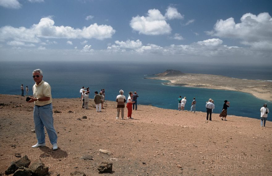 Lanzarote. Famara. Mirador del Rio. Meerenge bei La Graciosa
April 1995. Spanien. Kanarische Inseln. Lanzarote. Famara. Blick vom Mirador del Rio auf eine Meerenge auf La Graciosa
Schlüsselwörter: 1995;Canary Islands;Espana;Famara;Islas Canarias;Kanarische Inseln;La Graciosa;Lanzarote;Meerenge;Spain;Spanien