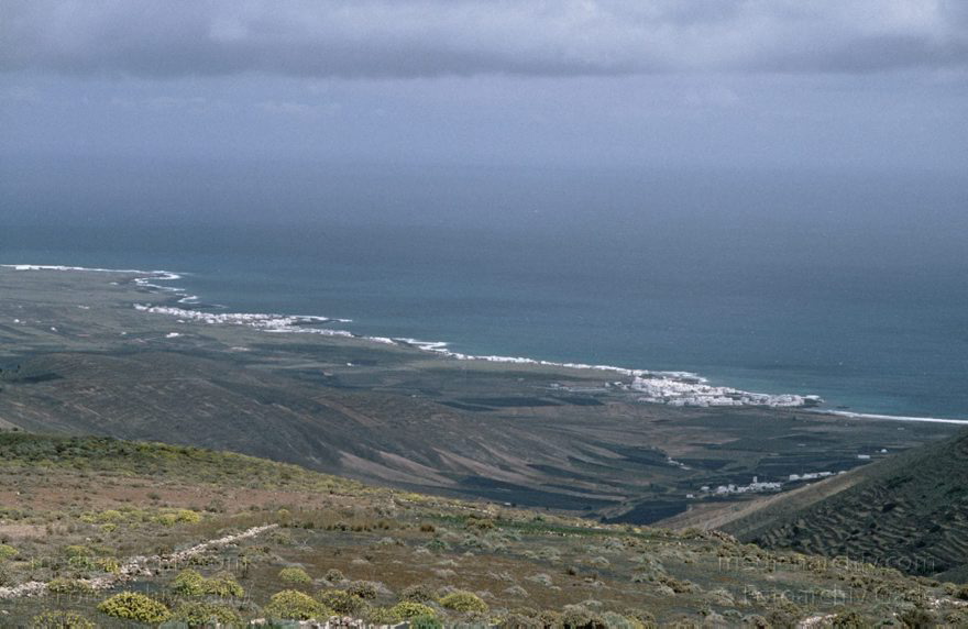 Lanzarote. Im Norden beim Mirador del Rio. Küste. Meer. Atlantik
April 1995. Spanien. Kanarische Inseln. Lanzarote. Nordteil der Insel. Küste. Meer. Atlantik
Schlüsselwörter: 1995;Atlantik;canarias;Canary Islands;Kanarische Inseln;Küste;Lanzarote;Meer;Norden;Spain