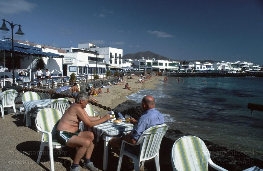 Lanzarote. Playa Blanca. Meer. Küste. Atlantik.
November 1995. Spanien. Kanarische Inseln. Lanzarote. Playa Blanca. Meer. Küste. Atlantik. Restaurant
Schlüsselwörter: 1995;Atlantik;canarias;Canary Islands;Kanarische Inseln;Küste;Lanzarote;Meer;Playa Blanca;Spain;Spanien