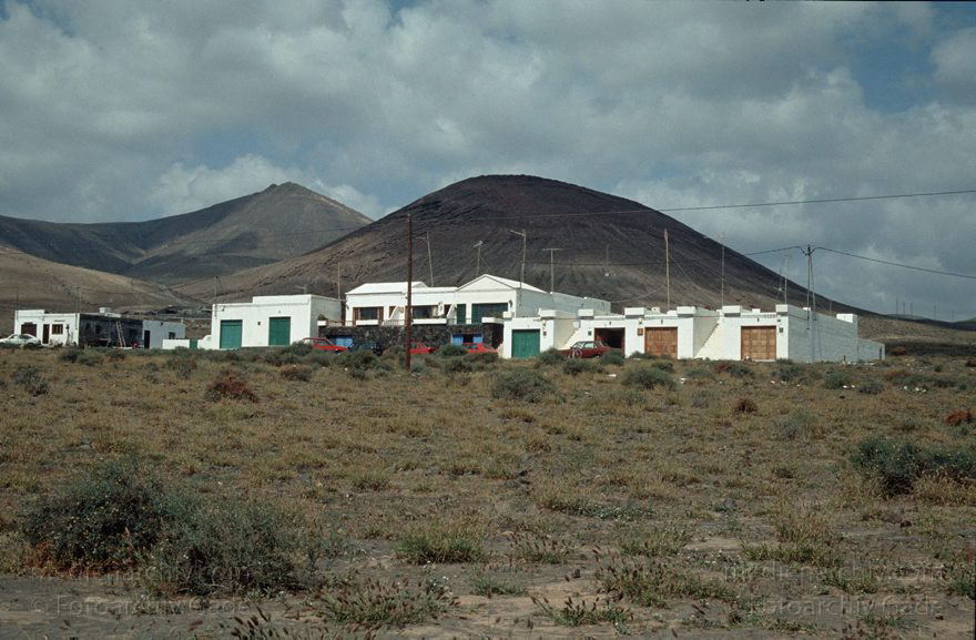 Lanzarote. Famara. Playa Quemada. Verschlafener Ort an der Küste
November 1993. Spanien. Kanarische Inseln. Lanzarote. Famara. Playa Quemada. Verschlafener Ort an der Küste
Schlüsselwörter: 1993;Canary Islands;Espana;Famara;Islas Canarias;Kanarische Inseln;Lanzarote;Playa Quemada;Spain;Spanien