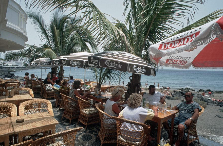 Lanzarote. Puerto del Carmen. Restaurant am Strand
Juni 1994. Spanien. Kanarische Inseln. Lanzarote. Puerto del Carmen. Restaurant am Strand
Schlüsselwörter: 1994;canarias;Canary Islands;Kanarische Inseln;Lanzarote;Puerto del Carmen;Restaurant;Spain;Spanien;Strand