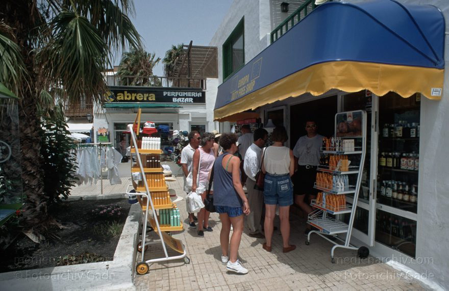 Lanzarote. Puerto del Carmen
Juni 1994. Spanien. Kanarische Inseln. Lanzarote. Puerto del Carmen
Schlüsselwörter: 1994;canarias;Canary Islands;Kanarische Inseln;Lanzarote;Puerto del Carmen;Spain;Spanien