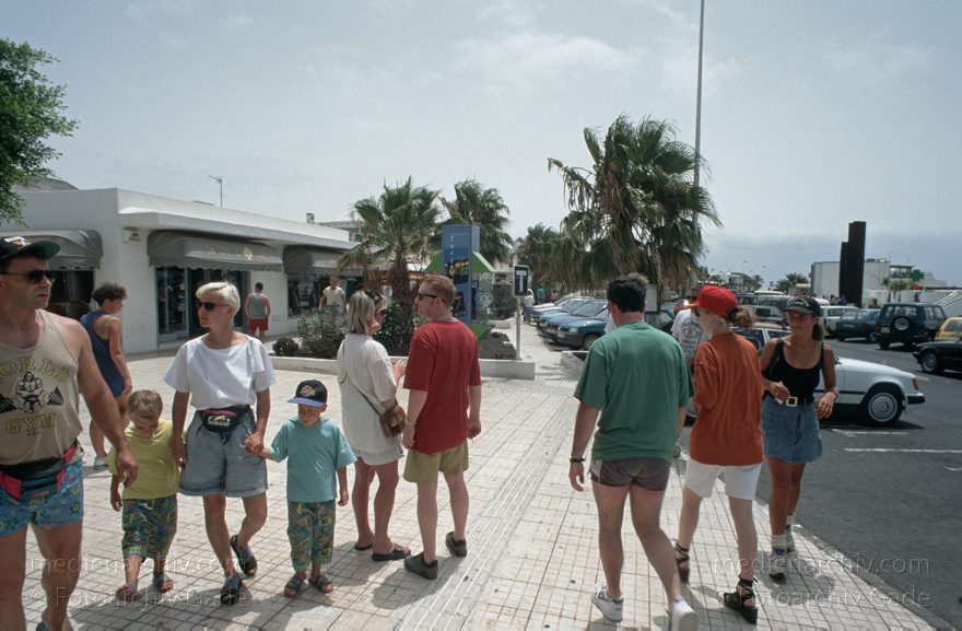 Lanzarote. Puerto del Carmen
Juni 1994. Spanien. Kanarische Inseln. Lanzarote. Puerto del Carmen
Schlüsselwörter: 1994;canarias;Canary Islands;Kanarische Inseln;Lanzarote;Puerto del Carmen;Spain;Spanien