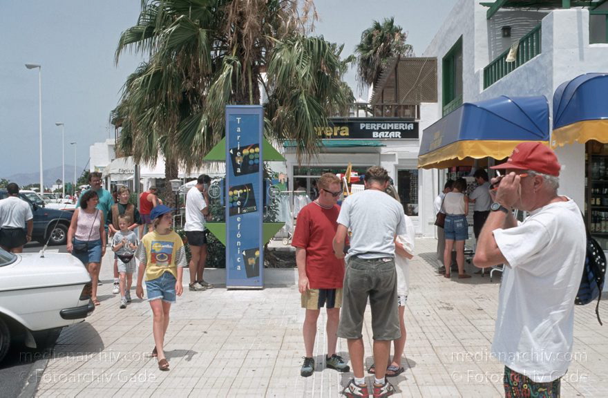 Lanzarote. Puerto del Carmen
Juni 1994. Spanien. Kanarische Inseln. Lanzarote. Puerto del Carmen
Schlüsselwörter: 1994;canarias;Canary Islands;Kanarische Inseln;Lanzarote;Puerto del Carmen;Spain;Spanien