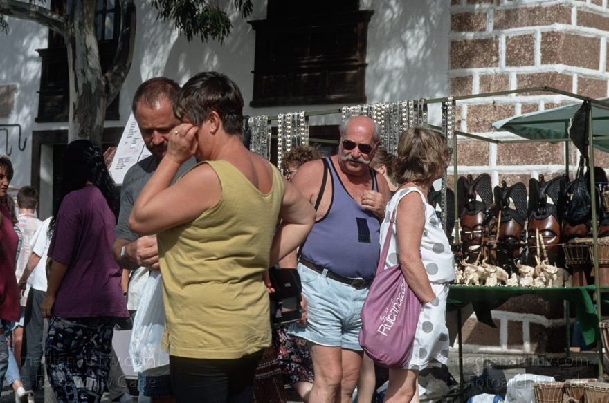 Lanzarote. Teguise. Markt
November 1994. Spanien. Kanarische Inseln. Lanzarote.  Teguise. Markt
Schlüsselwörter: 1994;Canary Islands;Espana;Islas Canarias;Kanarische Inseln;Lanzarote;Markt;Spain;Spanien;Teguise