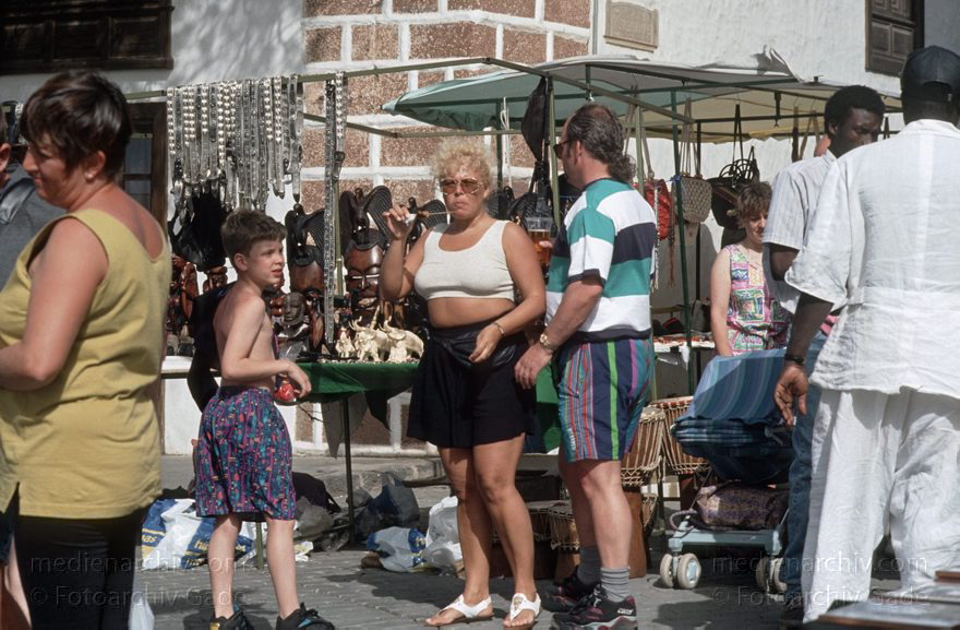 Lanzarote. Teguise. Markt
November 1994. Spanien. Kanarische Inseln. Lanzarote.  Teguise. Markt
Schlüsselwörter: 1994;Canary Islands;Espana;Islas Canarias;Kanarische Inseln;Lanzarote;Markt;Spain;Spanien;Teguise
