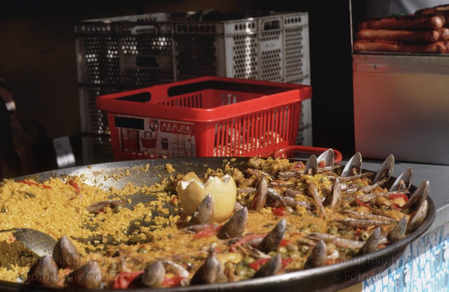 Lanzarote. Teguise. Paella
November 1995. Spanien. Kanarische Inseln. Lanzarote.  Teguise. Paella
Schlüsselwörter: 1995;Canary Islands;Espana;Islas Canarias;Kanarische Inseln;Lanzarote;Paella;Spain;Spanien;Teguise