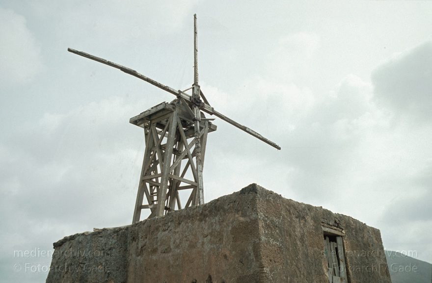 Lanzarote. Tiagua. Windmühle
1992. Spanien. Kanarische Inseln. Lanzarote. Tiagua. Windmühle
Schlüsselwörter: 1992;Canary Islands;islas canarias;Kanarische Inseln;Lanzarote;Spain;Spanien;Tiagua