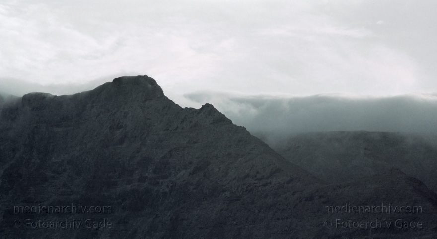Lanzarote. Famara. Berge
November 1996. Spanien. Kanarische Inseln. Lanzarote. Famara. Berge
Schlüsselwörter: 1996;Berge;Canary Islands;Espana;Famara;Islas Canarias;Kanarische Inseln;Lanzarote;Spain;Spanien