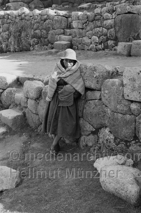 1964. Peru. Cuzco. Sacsayhuamán
1964. Peru. Cuzco. Ruine der Inka-Festung Sacsayhuamán. indiomädchen
Schlüsselwörter: 1964;Indio;Inka-Festung;Lateinamerika;Mädchen;Peru;Ruine;Sacsayhuamán;Südamerika
