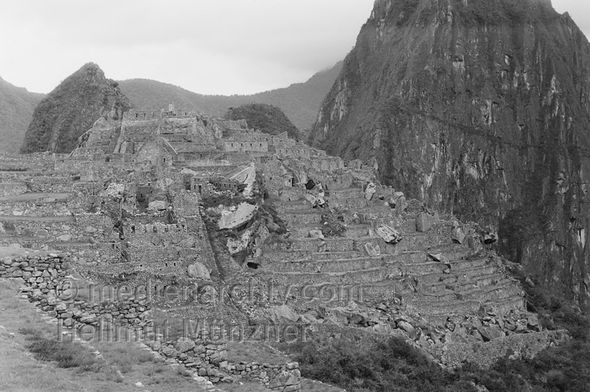 1964. Peru. Machu Picchu in den Anden
1964. Peru. Machu Picchu in den Anden. Berge. Kordilleren
Schlüsselwörter: 1964;Anden;Berge;Kordilleren;Lateinamerika;Machu Picchu;Peru;Südamerika