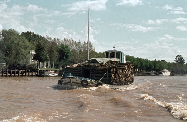 1969. Argentinien. Buenos Aires.
1969. Argentinien. Buenos Aires. Holzschiff.
Schlüsselwörter: Argentinien;Buenos Aires
