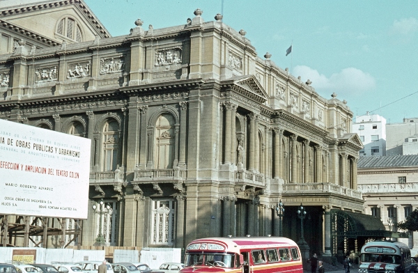 1969. Argentinien. Buenos Aires.
1969. Argentinien. Buenos Aires. Theater.
Schlüsselwörter: 1969;Argentinien;Buenos Aires