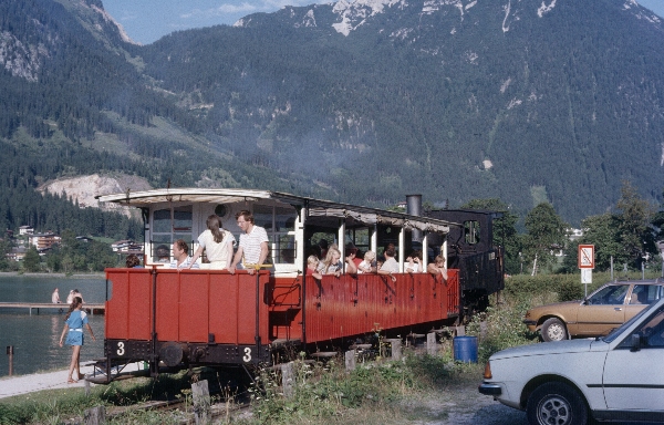 1980. Österreich. Kärnten Kaernten. Alpen. Gebirge. Berge.
1980. Österreich. Kärnten Kaernten. Alpen. Gebirge. Berge. Bergbahn. Eisenbahn.
Schlüsselwörter: 1980;Alpen;Bergbahn;Berge;Eisenbahn;Gebirge;Kaernten;Kärnten;Österreich