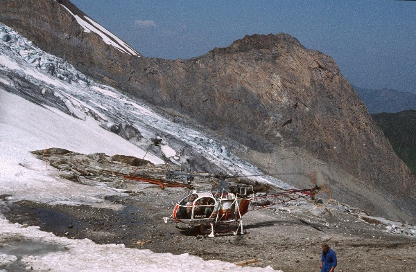 1982. Österreich. Kärnten. Hubschrauber im Gebirge
1982. Österreich. Kärnten. Hubschrauber im Gebirge
Schlüsselwörter: 1982;Berge;Hubschrauber;Kärnten;Österreich