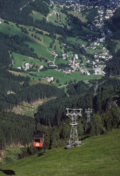 1981. Österreich. Land Salzburg / Salzburger Land. Pinzgau. Region: Zeller See.
1981. Österreich. Bundesland: Land Salzburg / Salzburger Land. Bezirk Pinzgau, Region: Zeller See, Berge: Kitzsteinhorn
Schlüsselwörter: 1981;Alpen;Land Salzburg;Salzburger Land;Österreich