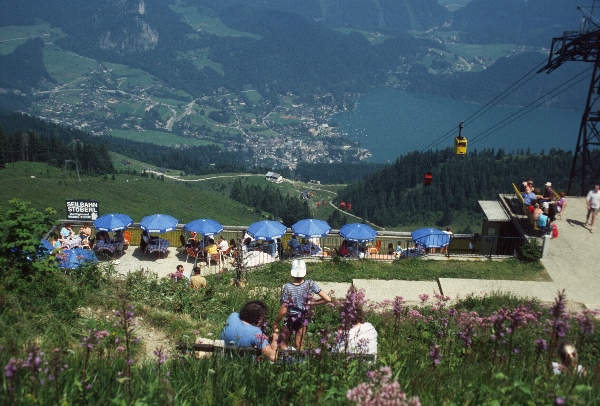 1981. Österreich. Land Salzburg / Salzburger Land. Pinzgau. Region: Zeller See.
1981. Österreich. Bundesland: Land Salzburg / Salzburger Land. Bezirk Pinzgau, Region: Zeller See, Seilbahn Stöberl
Schlüsselwörter: 1981;Alpen;Land Salzburg;Salzburger Land;Seilbahn;Österreich