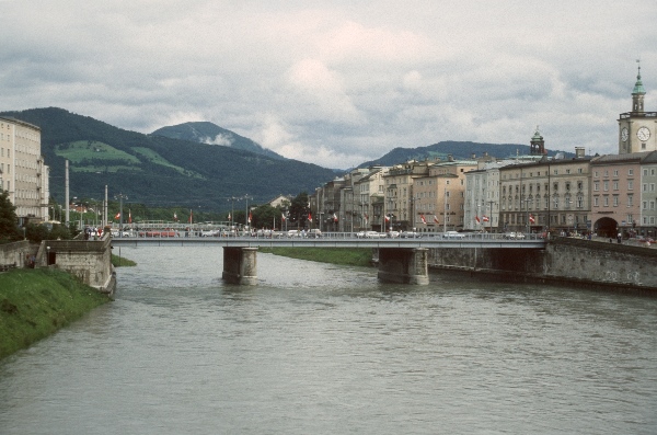 1981. Österreich. Land Salzburg / Salzburger Land. Pinzgau. Region: Zeller See.
1981. Österreich. Bundesland: Land Salzburg / Salzburger Land. Bezirk Pinzgau, Region: Zeller See, Berge: Kitzsteinhorn
Schlüsselwörter: 1981;Alpen;Land Salzburg;Salzburger Land;Österreich