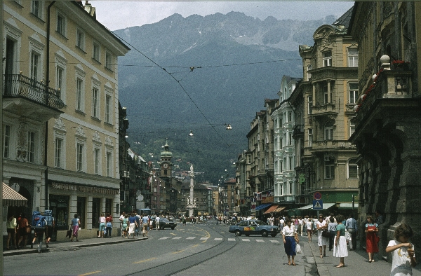 um 1986. Österreich. Alpen. Gebirge.
um 1986. Österreich. Alpen. Gebirge.
Schlüsselwörter: 1986;Alpen;Gebirge;Österreich