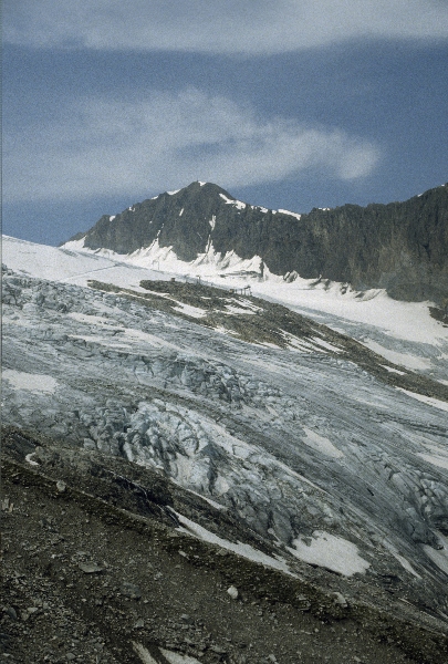 um 1986. Österreich. Alpen. Gebirge. Gletscher. Geröll
um 1986. Österreich. Alpen. Gebirge. Gletscher. Geröll
Schlüsselwörter: 1986;Alpen;Berge;Gebirge;Geröll;Gletscher;Österreich
