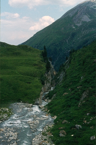 1986. Österreich. Tirol. Zillertaler Alpen / Tuxer Alpen. Schlegeis
1986. Österreich. Tirol. Zillertaler Alpen / Tuxer Alpen. Schlegeis
Schlüsselwörter: 1986;Berge;Schlegeis;Tuxer Alpen;Zillertaler Alpen;Österreich