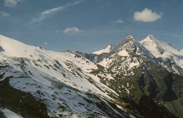 1979. Österreich. Tirol. Kitzbüheler Alpen. Region: Söll - Hochsöll, Silleralm
1979. Österreich. Tirol. Kitzbüheler Alpen. Region: Söll - Hochsöll, Silleralm
Schlüsselwörter: 1979;Alpen;Berge;Gebirge;Kitzbüheler Alpen;Tirol;Österreich